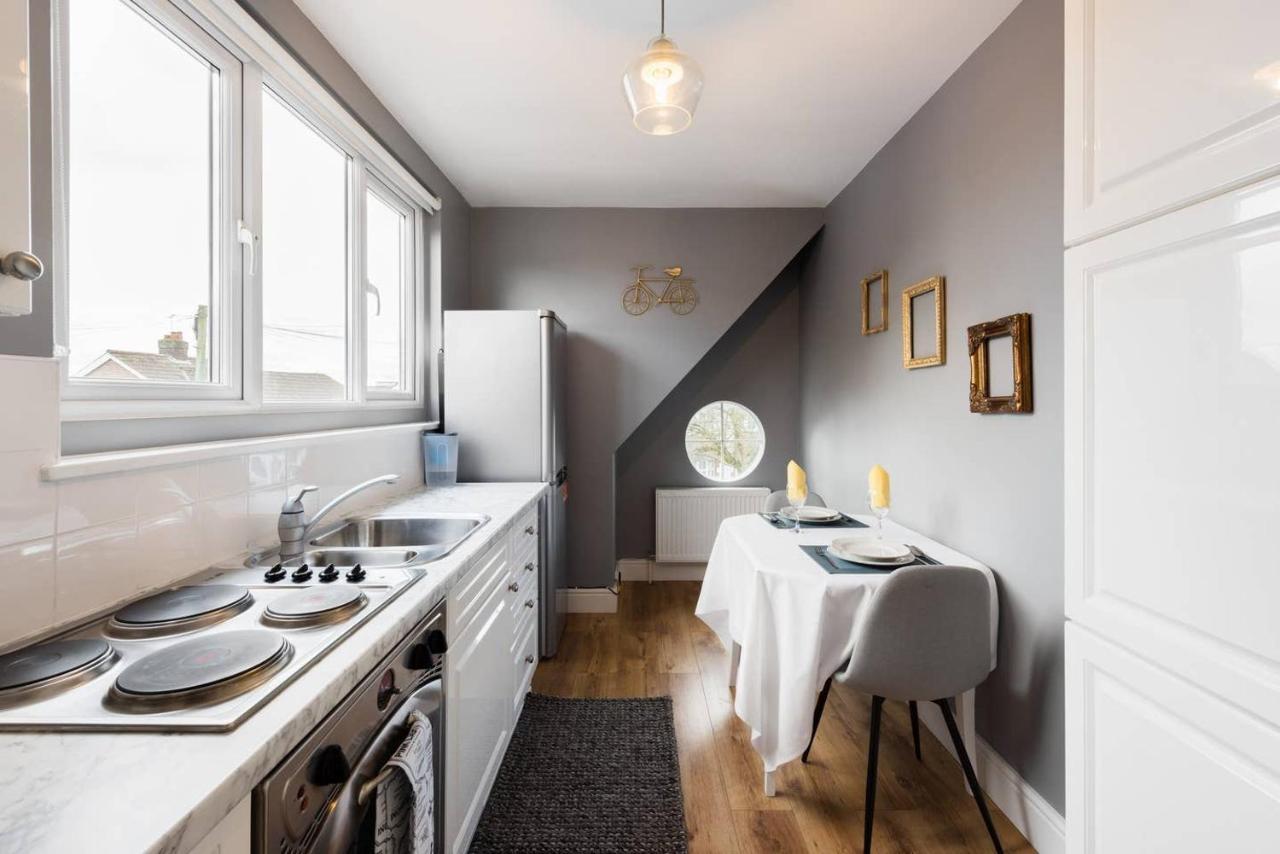 The Bluebird - One Bedroom Apartment In Watford Watford  Exterior photo