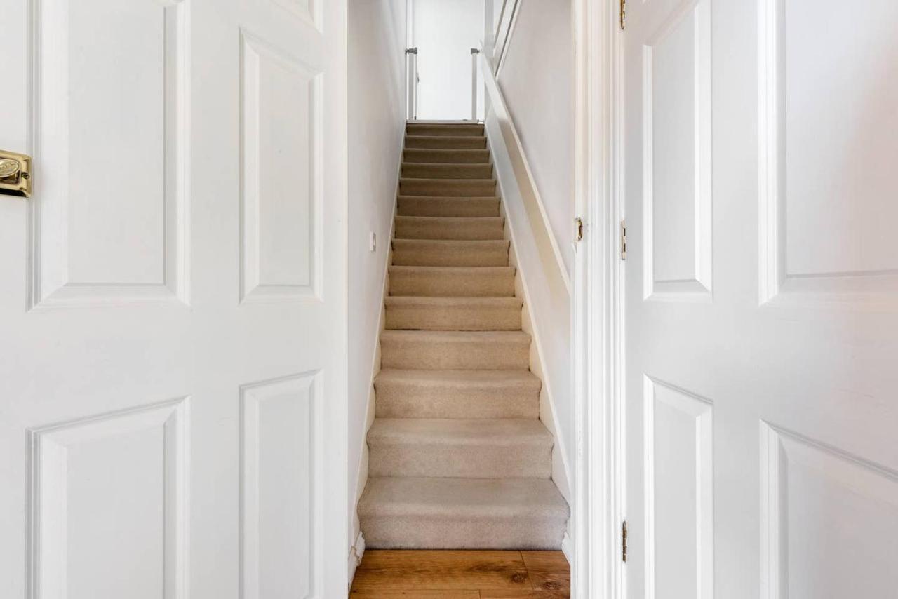 The Bluebird - One Bedroom Apartment In Watford Watford  Exterior photo