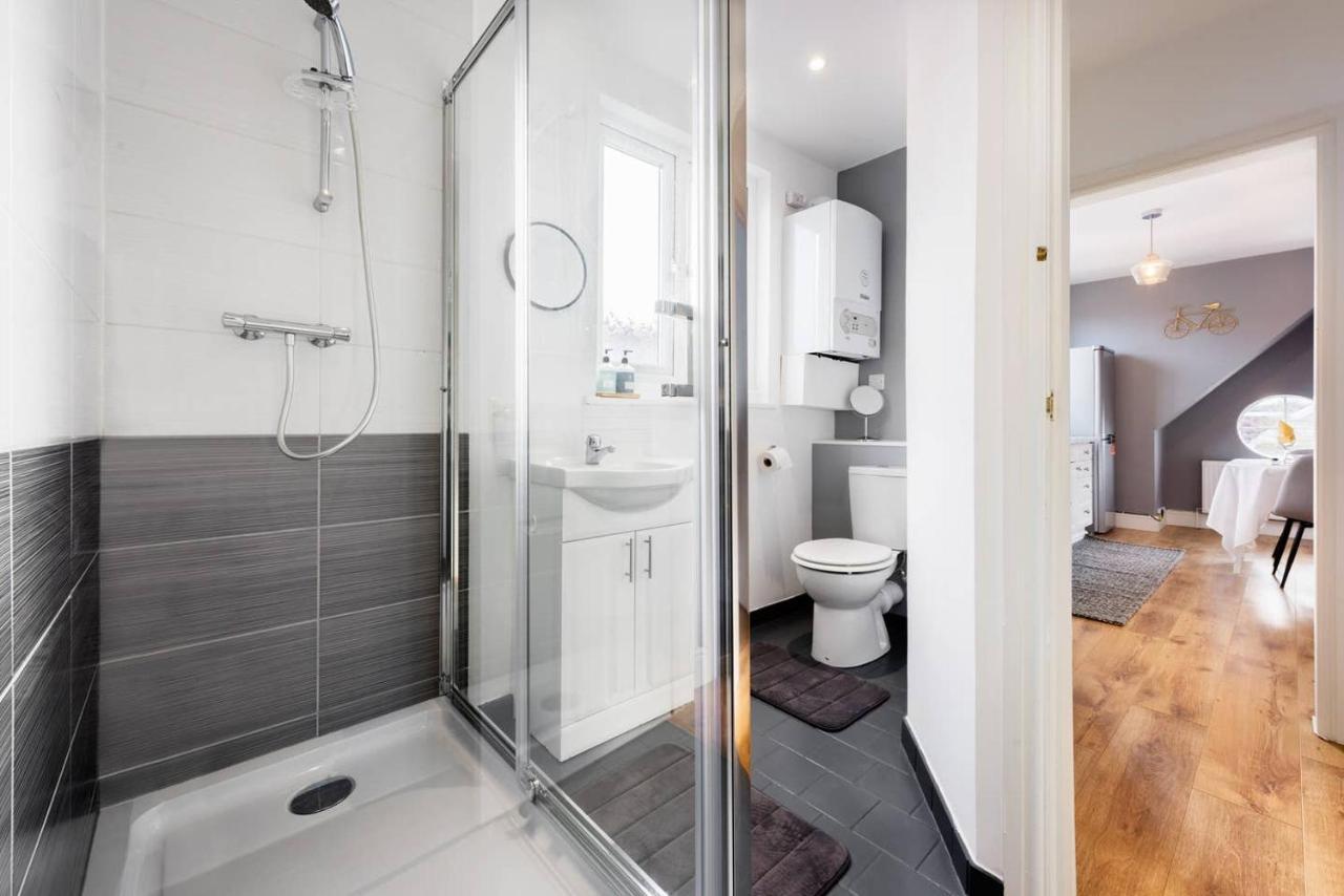 The Bluebird - One Bedroom Apartment In Watford Watford  Exterior photo