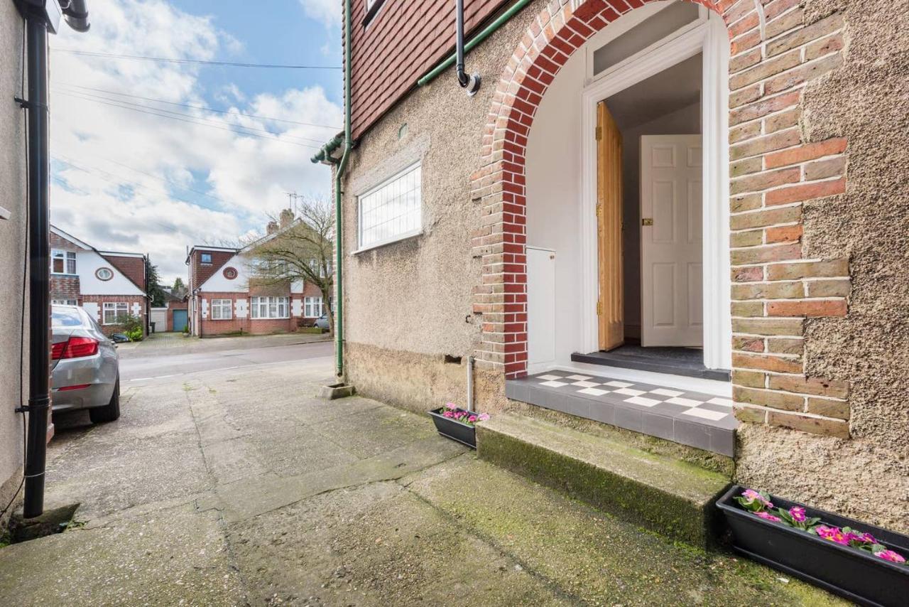 The Bluebird - One Bedroom Apartment In Watford Watford  Exterior photo